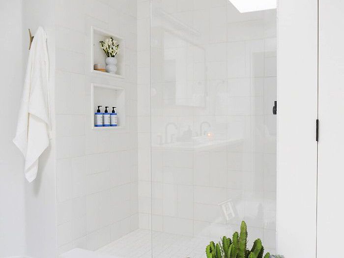 The 7 Best Small Bathroom Paint Colo