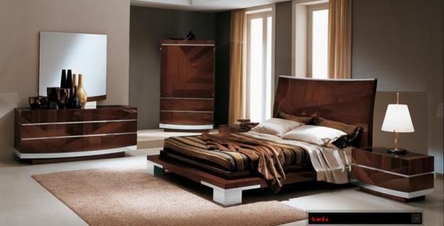 Italian Bedrrom Set With Shiny Brown Furniture ~ http://lanewstalk .