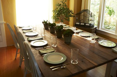 How to Furnish a Small Dining Ro