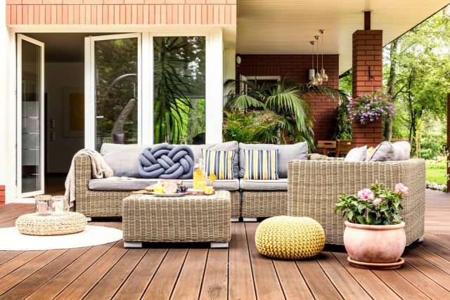 24 Cheap Backyard Makeover Ideas You'll Love | Extra Space Stora