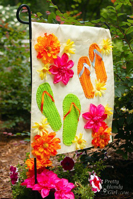 Summer Garden Flag from a Dollar Store Placemat | Summer garden .