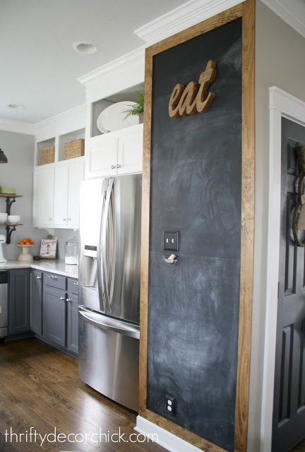 Adding some rustic charm to the kitchen | Chalkboard wall kitchen .
