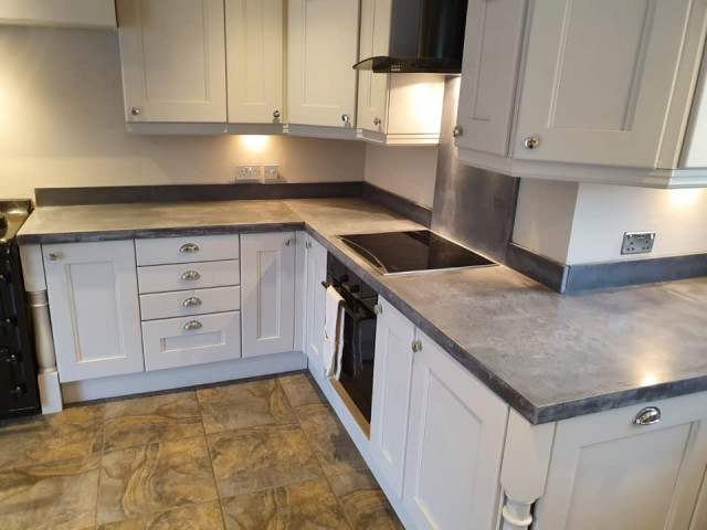 Grimsby kitchen worktops in dark grey - Country - Kitchen - Other .