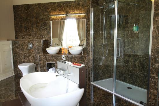 Master Suite Bathroom - Picture of Maryborough Hotel & Spa, Cork .