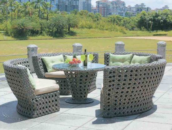 China Outdoor PE Rattan New York New Style Dining Table Set .