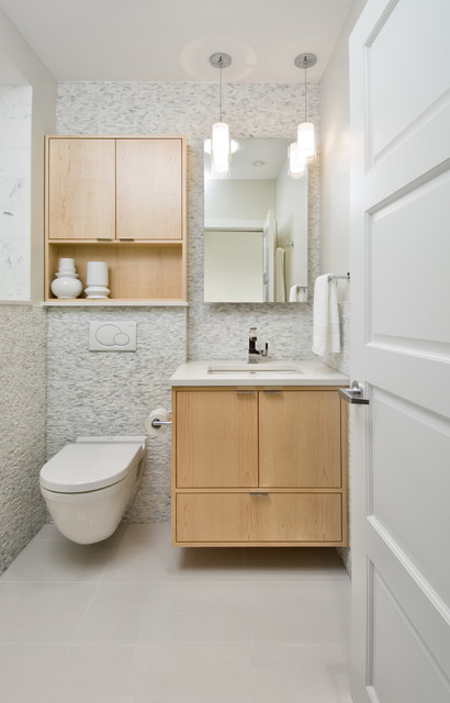 Compact Bathroom Vanity: Maximizing Space
with Smart Storage Solutions