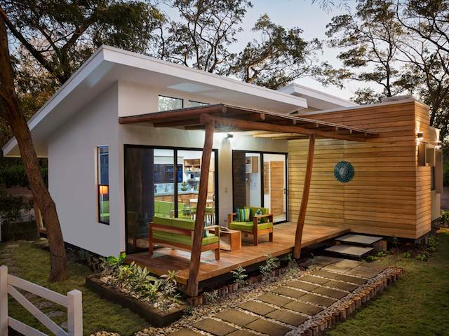 Affordable modern beach house in Hacienda Iguana | Modern small .