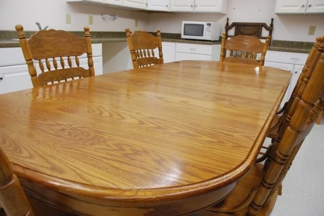 Solid Oak Shin Lee Dining Table with 6 chairs | Go2GuysAuction.c