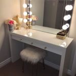 VANITY MIRROR WITH DESK & LIGHTS | Diy vanity mirror, Room diy .