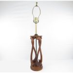 Vintage Mid-Century Modern Walnut and Brass Table Lamp in the .