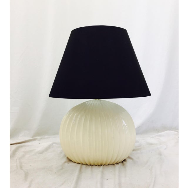 Vintage Mid-Century Modern White Ceramic Table Lamp | Chairi
