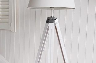 White Wooden Tripod Floor Lamp - https://www.otoseriilan.com .