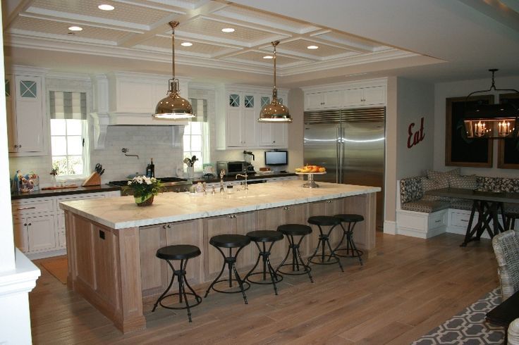 Spacious Kitchen Island with Ample Seating and Storage