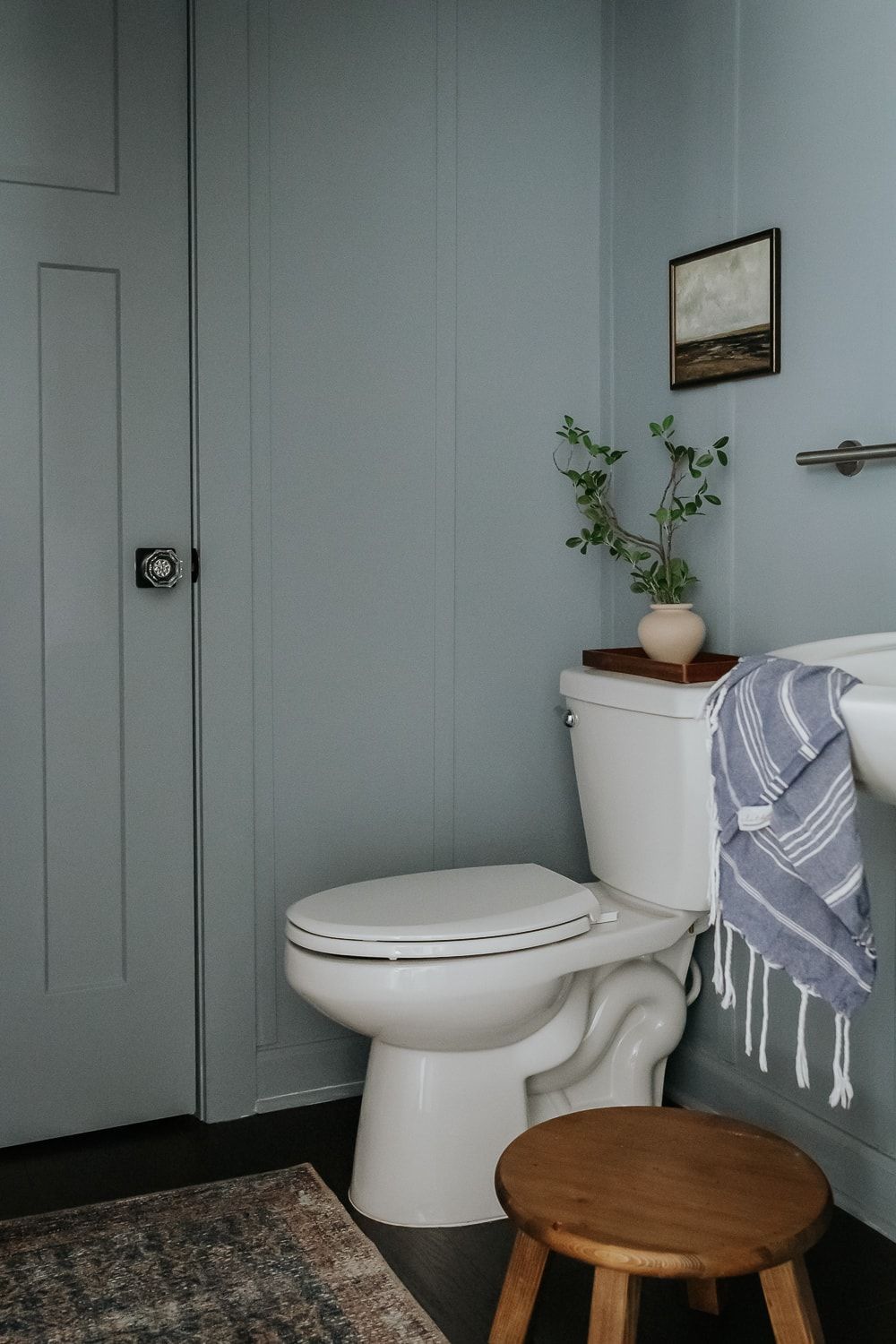 Top Paint Shades for Compact Bathrooms