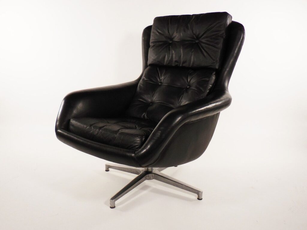 Mid Century Modern Swivel Lounge Chair