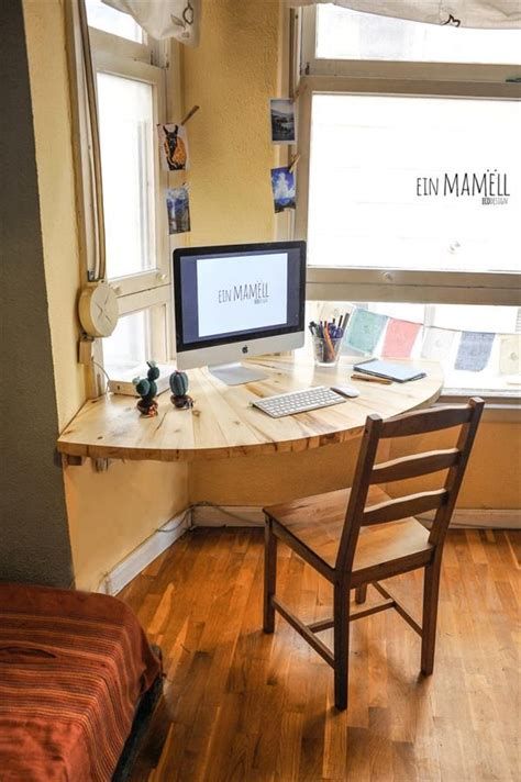 Compact Desk with Ample Storage Space: The Perfect Small Corner Desk Option