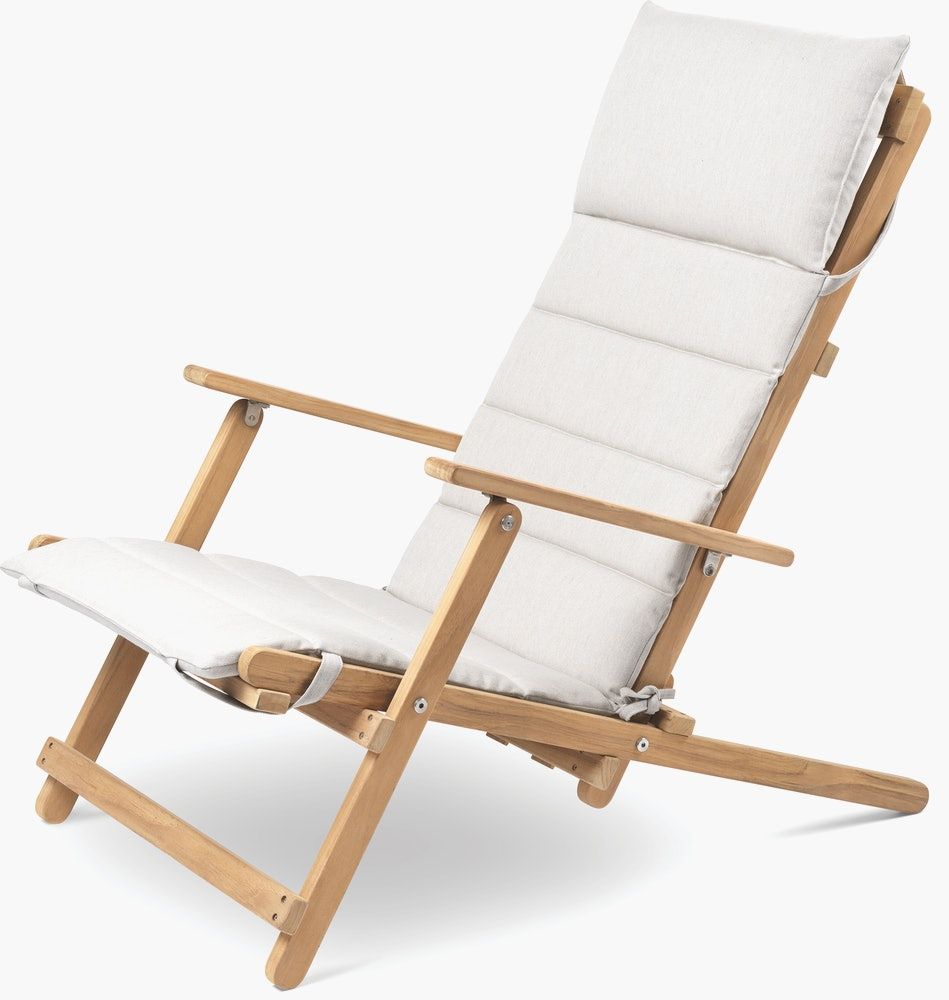 The Beauty of Wooden Folding Deck Chairs