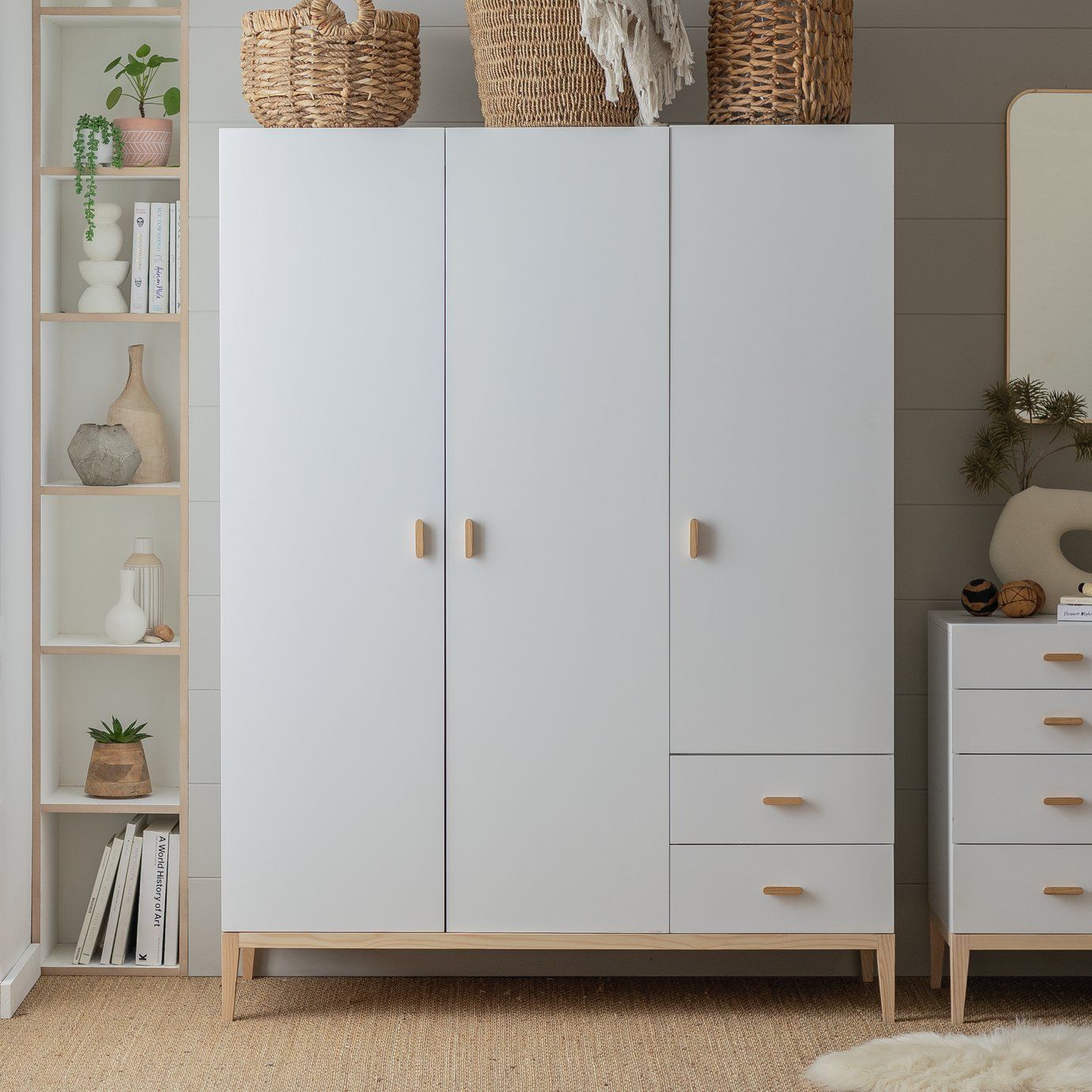 Beautiful White Wooden Wardrobe With Drawers: A Timeless Storage Solution