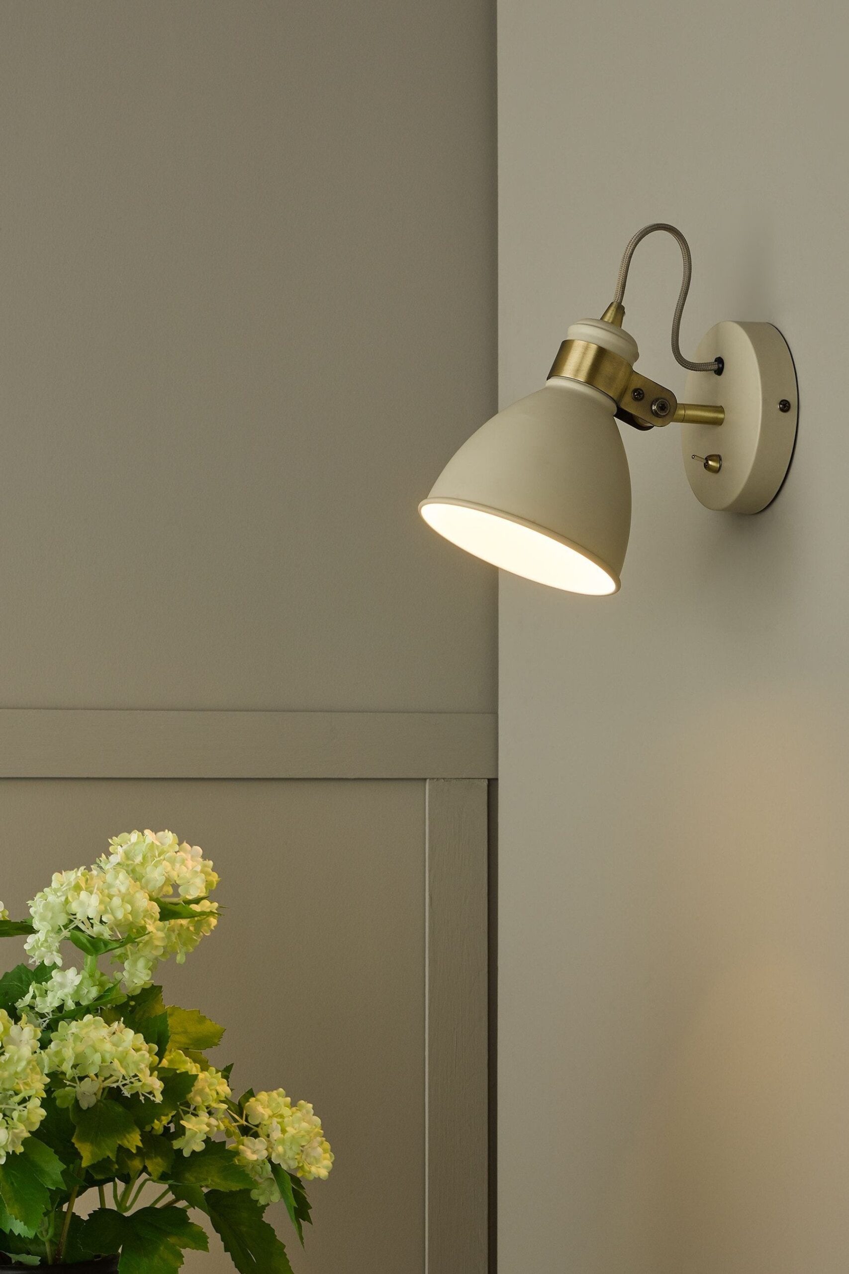 Brighten Up Your Bedroom Decor with Wall Mounted Lights