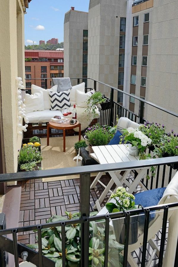 Compact Outdoor Seating Arrangements for Cozy Balconies