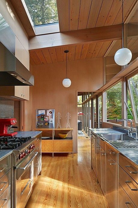 Compact Spaces: Innovations in Contemporary Kitchen Design for Smaller Homes