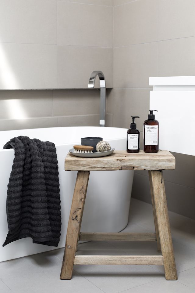 Complete Your Bathroom Look with Coordinating Decor Sets