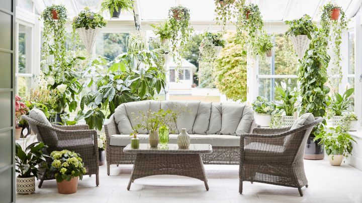 Complete Your Relaxation Space with Sunroom Furniture Sets