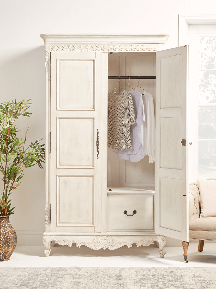 Create a Timeless Look with French Country Vintage Bedroom Furniture