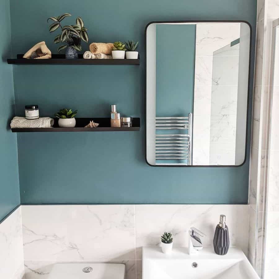 Creative Ways to Choose Wall Paint Colors for Small Bathrooms