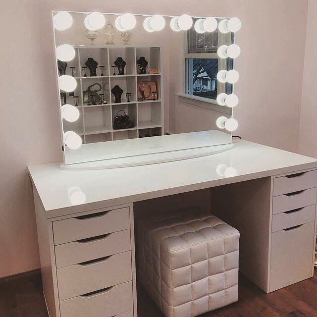 Elegance meets functionality: The allure of a vanity desk with mirror and lights