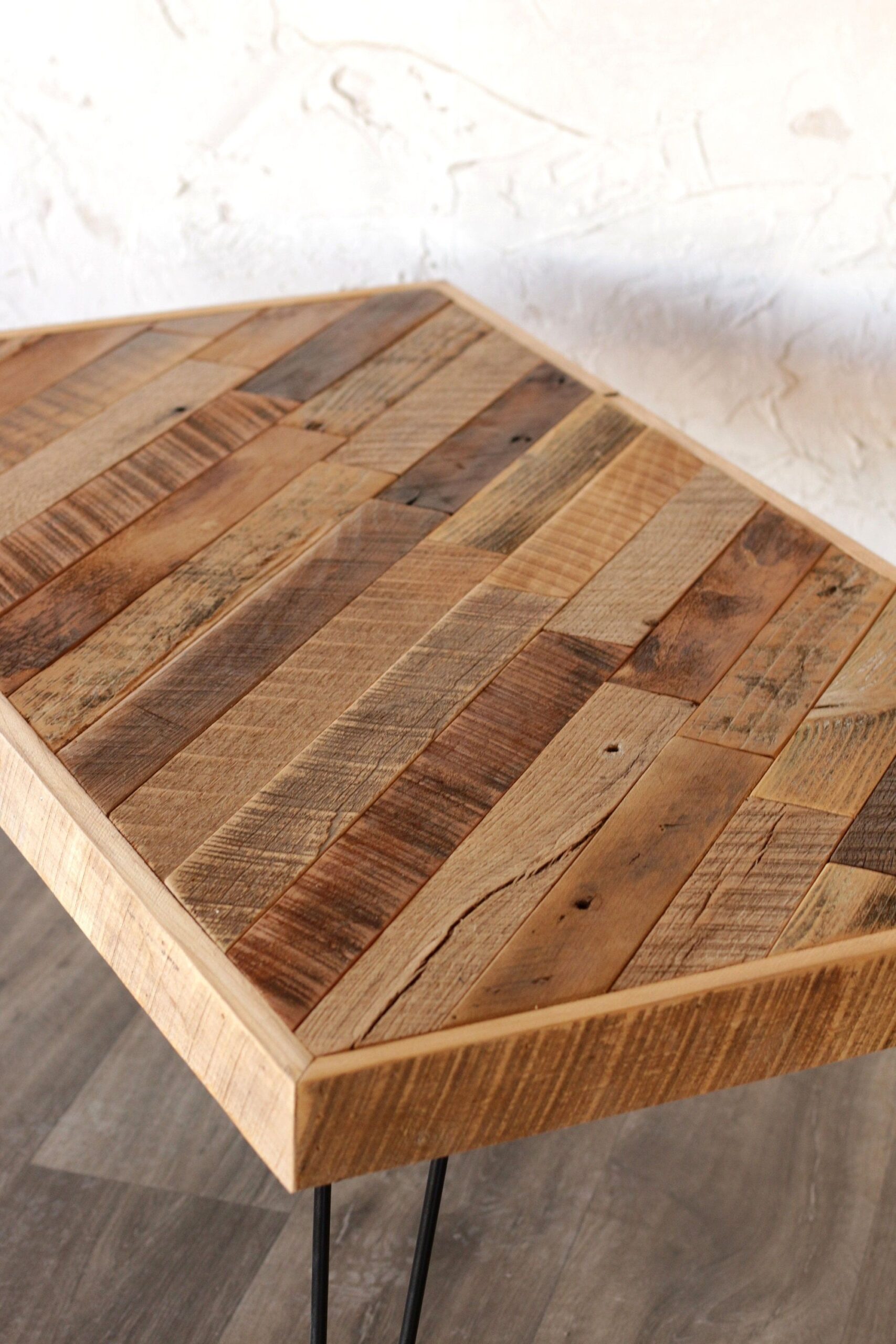 Elegant Reclaimed Wood Coffee Table with Metal Legs: A Stylish Addition to Your Home