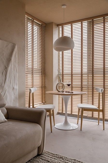 Elegant Solutions for Contemporary Living Room Window Decor