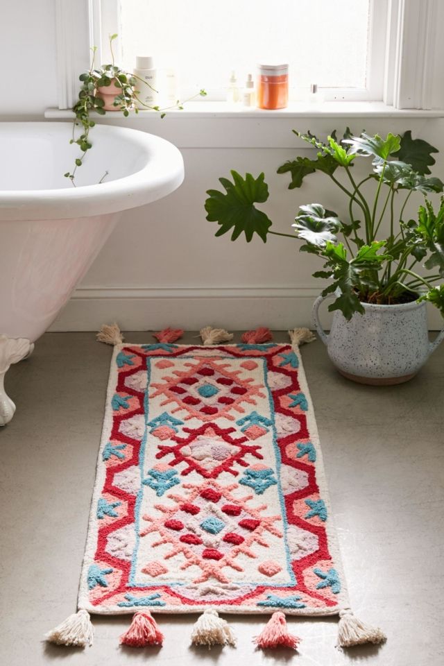 Enhance Your Bathroom with Stylish and Cozy Decorative Bath Rugs