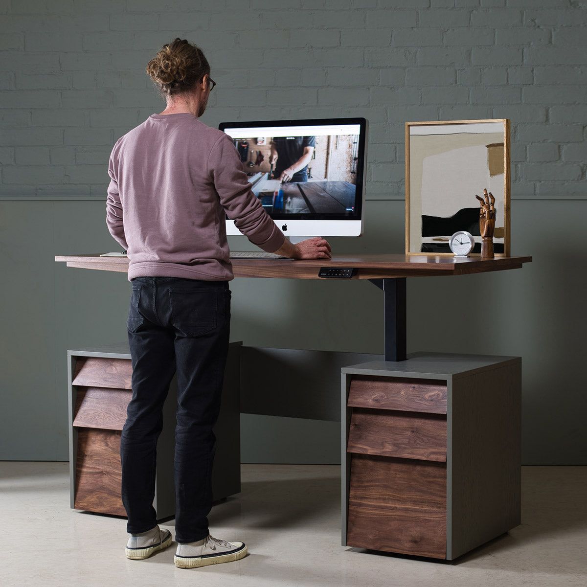 Enhancing Workplace Comfort with Adjustable Height Office Desks