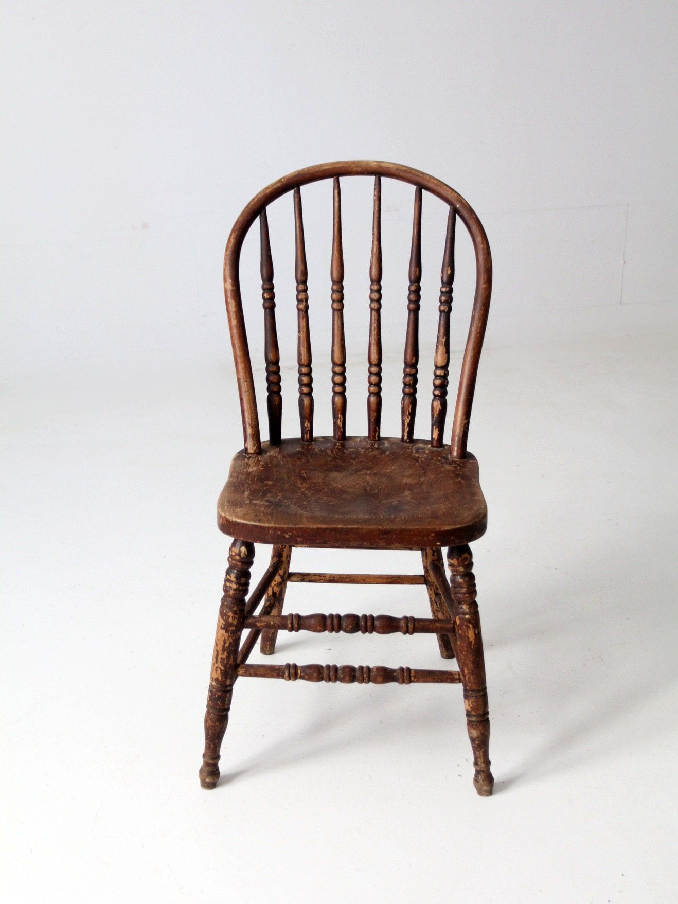 Exploring the Beauty of Vintage Wooden Chairs