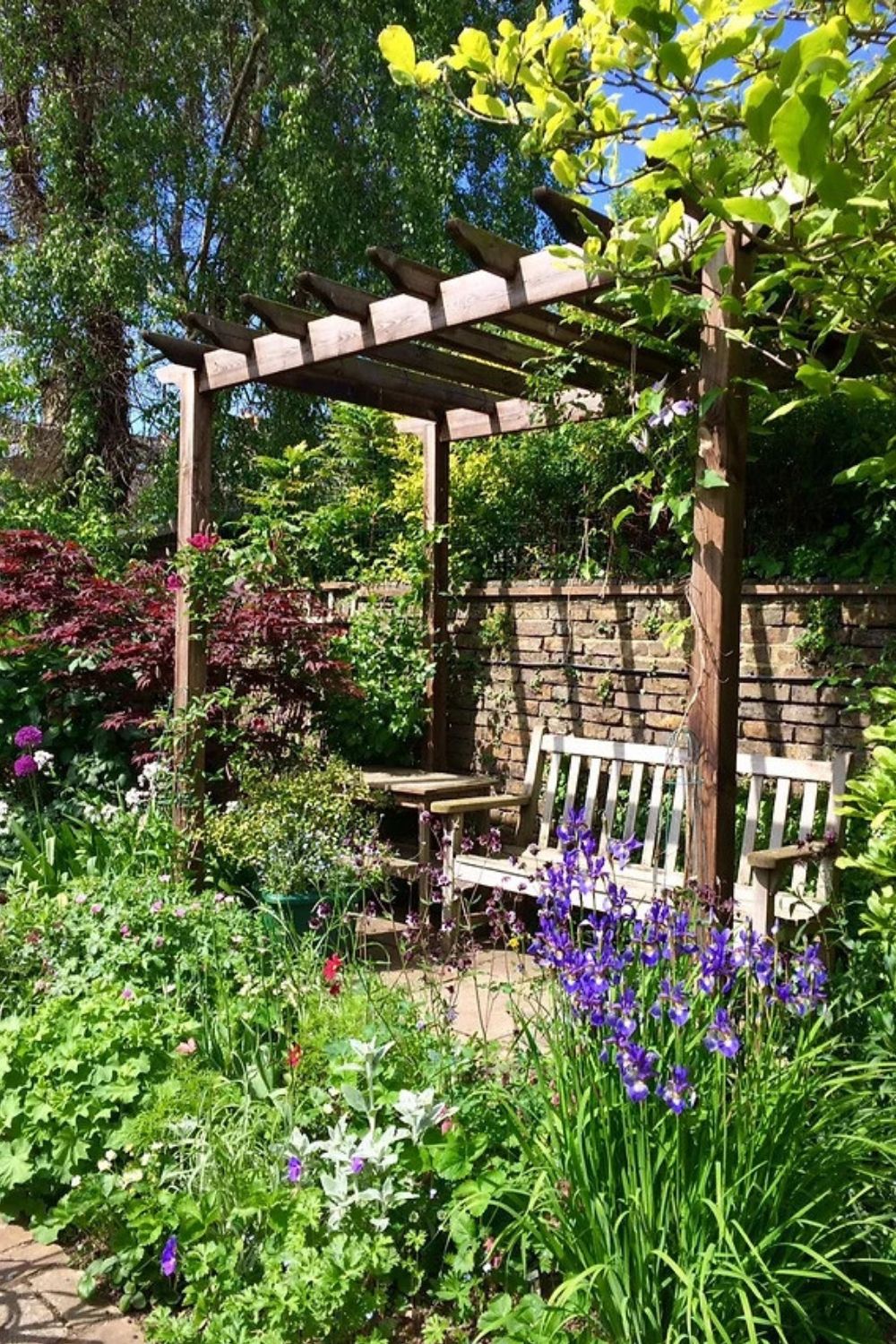 Garden Seat With Trellis: A Perfect Addition to Your Outdoor Oasis