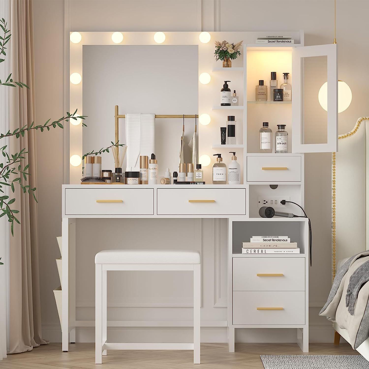 Illuminated Elegance: The Beauty of a Vanity Desk with Mirror and Lights