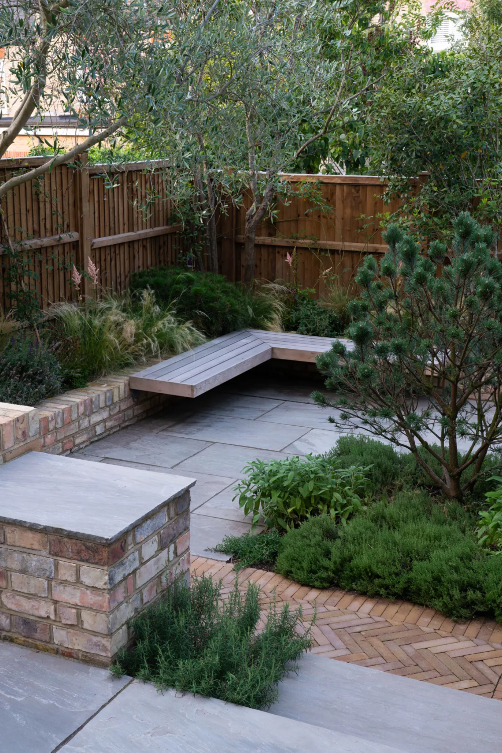 Innovative Small Garden Landscaping Ideas for Optimal Outdoor Spaces