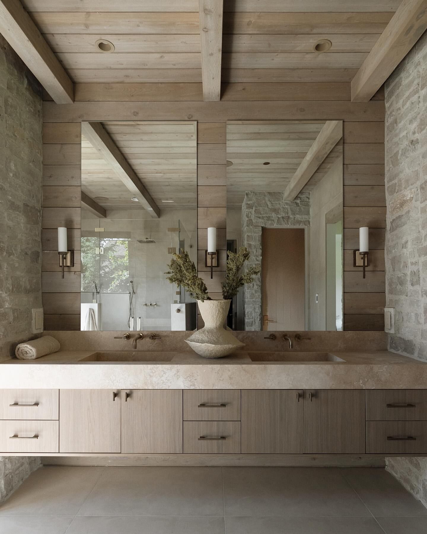 Luxurious Essentials: The Ultimate Master Suite Bathroom Experience