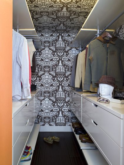 Optimizing Closet Space: Walk-In Wardrobes for Cozy Rooms