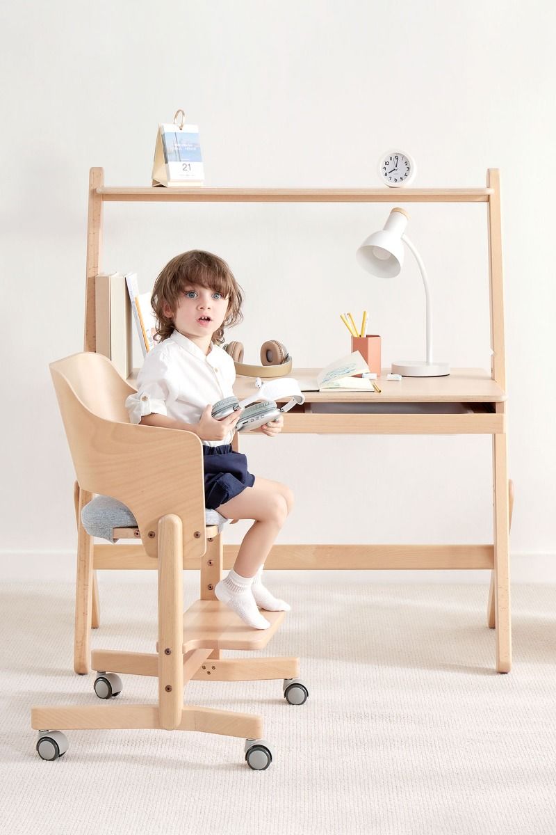 Organize Your Child’s Study Area with a Desk Featuring Ample Storage Space