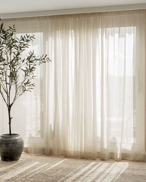 Stylish Solutions for Living Room Window Coverings