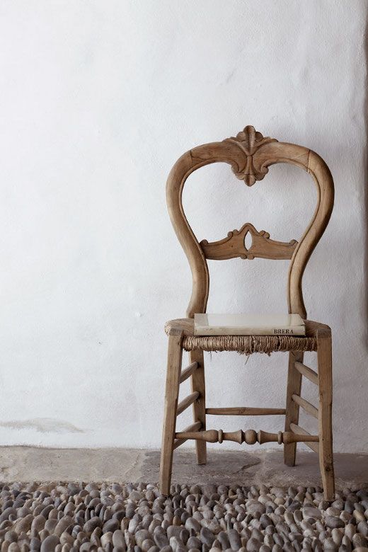 The Beautiful Appeal of Vintage Wooden Chairs