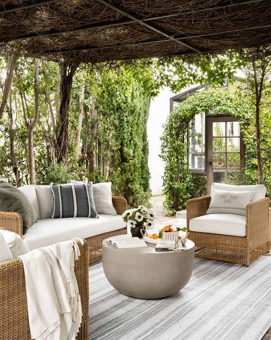 The Beauty of an Outdoor Wicker Sofa Set for your Patio
