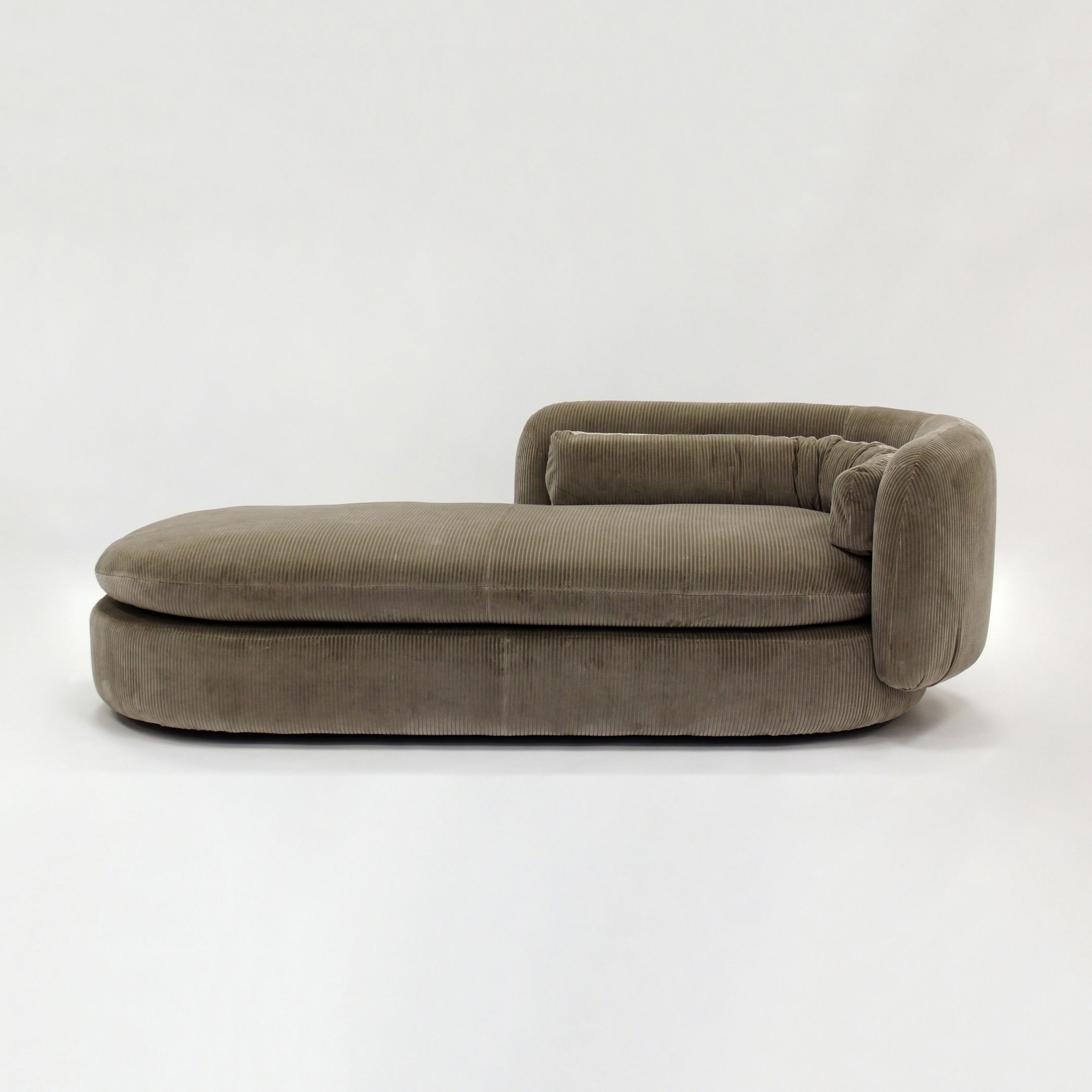 The Comfort and Versatility of a Chaise Lounge Sofa Bed