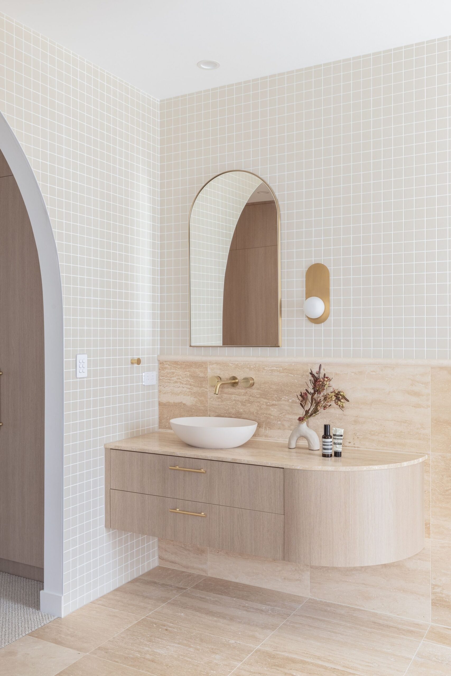 The Latest Trends in Contemporary Ensuite Bathrooms