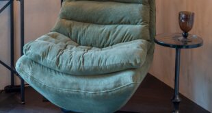 Mid Century Modern Swivel Lounge Chair