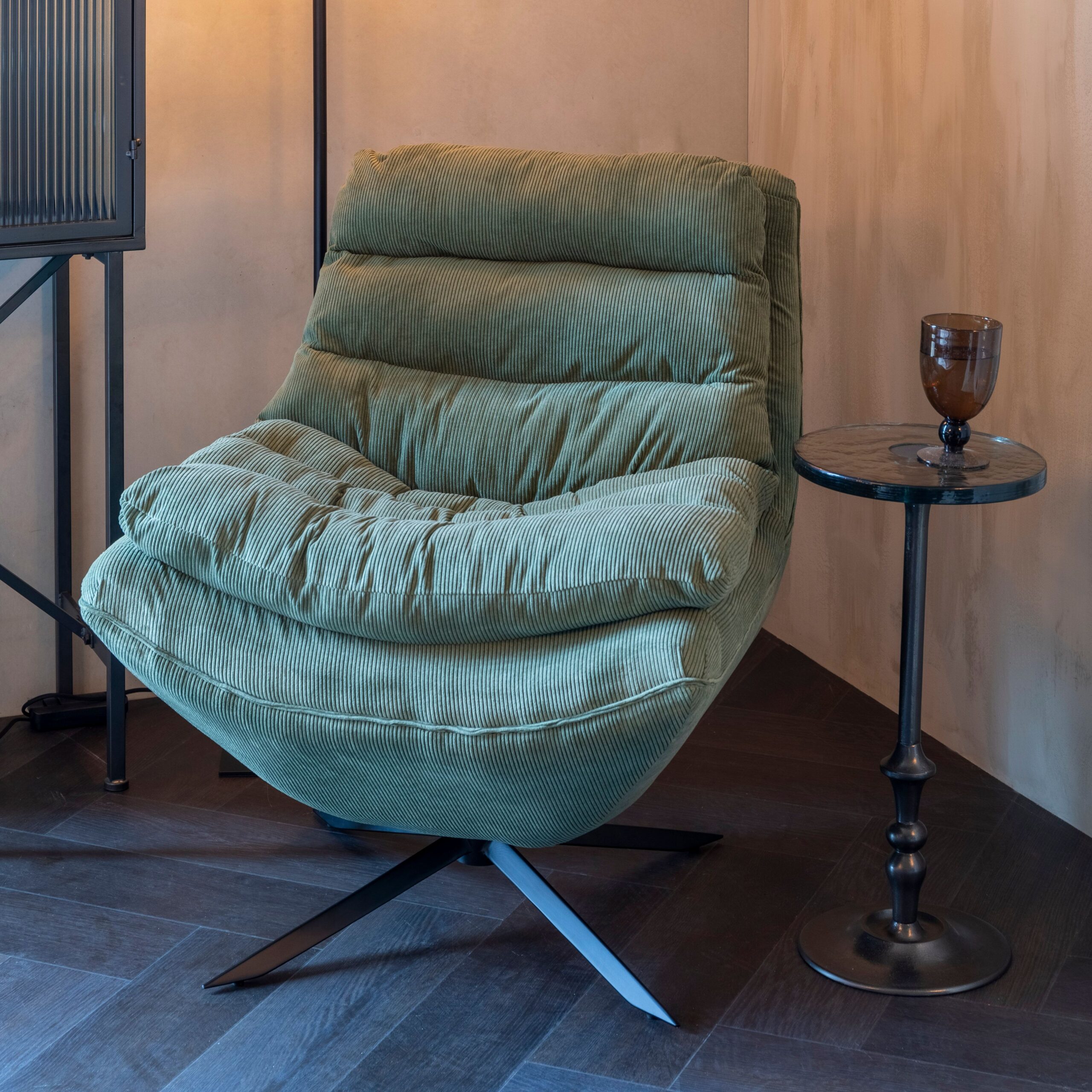 The Timeless Elegance of Mid Century Modern Swivel Lounge Chairs