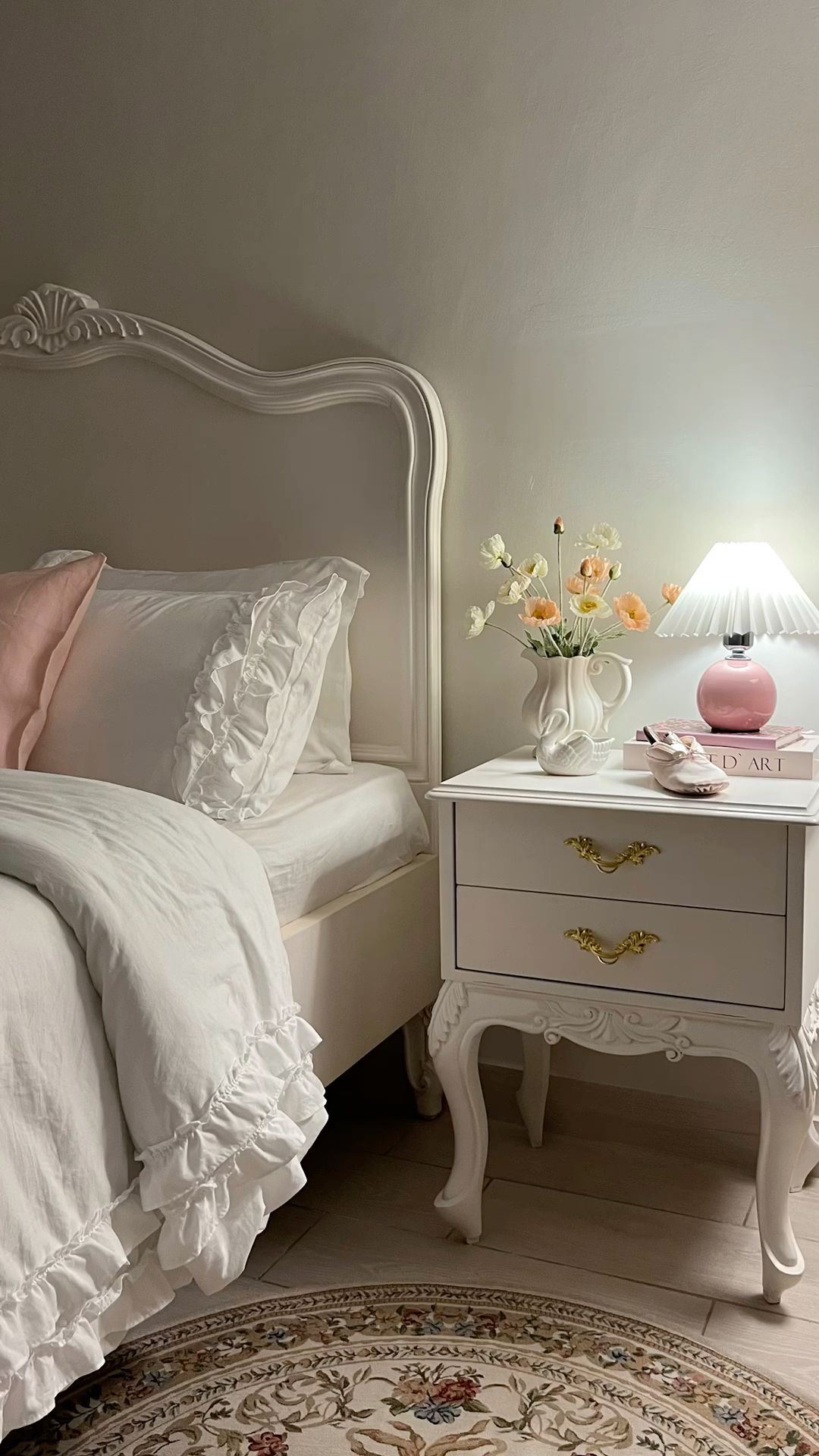 Timeless Elegance: French Country Vintage Bedroom Furniture
